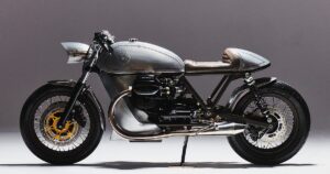 Eastern Spirit GarageによるMoto Guzzi Californiaの大胆なカフェレーサーカスタム