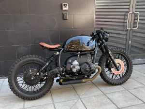 Kevils手がける1981 BMW R100ブラックボバーの魅力