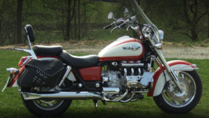 DS MotorcyclesによるHonda GL1000 Goldwing カフェレーサー