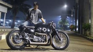 Harley-Davidson Sportster カフェレーサーカスタム by Solace Motorcycle