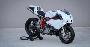 Jett Design GarageによるカスタムDucati 749の芸術的カスタム