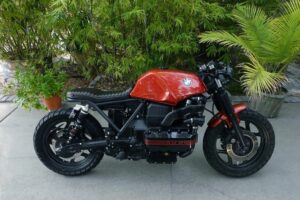 カスタム済み1985年式BMW K100がオークション出品中