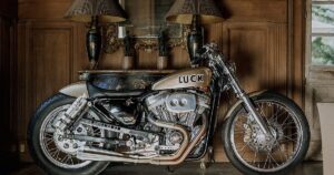 Lucky Cat GarageによるSportsterカスタム「Glamster」日本的スタイルの魅力