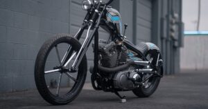 Majik MikeによるSportsterチョッパー、砂漠が生んだカスタムの魔法