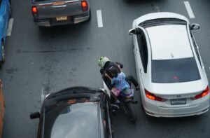 テキサスでライドシェアドライバーの左折が二輪ライダーに危険を及ぼす理由
