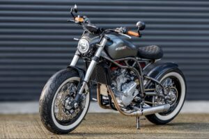 2020年式CCM Spitfire Bobber：英国の職人技が生んだ限定500台のシングルエンジン・ボバー