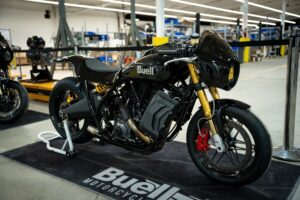 Buell Super Cruiserのカフェレーサーがプラットフォームのカスタム可能性を実証