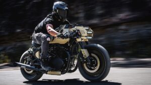 シドニー発、武骨な戦闘力を宿したRoyal Enfield Shotgun 650ラリーレーサー