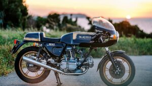 震災を乗り越えたDucati 900 SS、Toshiyuki Kozakaの復元作業