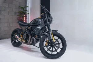 金色に彩られた2021年式Ducati Scrambler Icon、カスタム車両が販売中