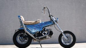 モダンDaxが纏う旧車の魂、FEVER Customsのハンドシフト仕込みカスタム