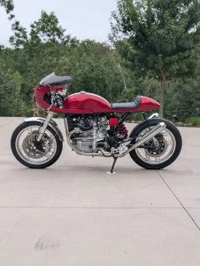 1981年式Honda CX500がカフェレーサーに変身、BaT出品の逸品