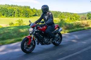 2026年注目のバイク用アクセサリー12選、安全性と快適性を高める必携装備