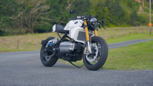 BMW K100を完全刷新、Purpose Built Motoが手がけたメカニカル大改修カフェレーサー