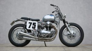 Kawasaki W650がストリートトラッカーに変身したMoanaの魅力とは