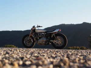 販売中：Mule Motorcyclesが手掛けた2006 Triumph Bonneville T100トラッカー「Colonel Mustard」