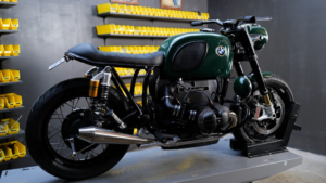 Roughchild再設計のBMW R90/6、乗り手本位のカフェレーサー
