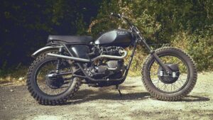 モハーヴェの夜に蘇る、旧車Triumph T120Rデザートスレッドの魂